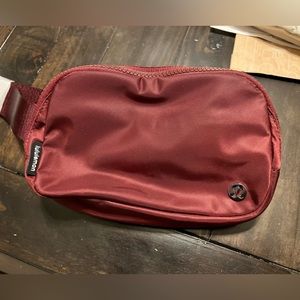 Lululemon Everywhere belt bag